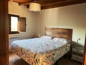 House | 3 bedrooms, iron/ironing board, free WiFi, bed sheets