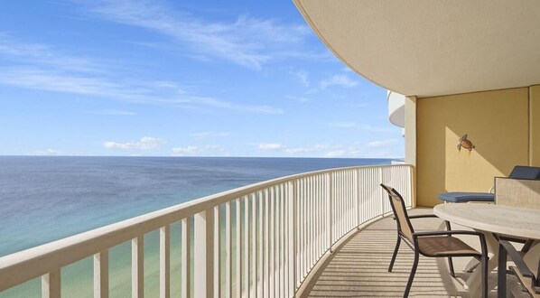 Outdoor dining - Emerald Isle 2305 (Panama City Beach)