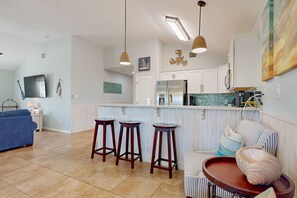 Interior - Shared Pool, Pet Friendly, Golf Cart Access (Port Aransas)