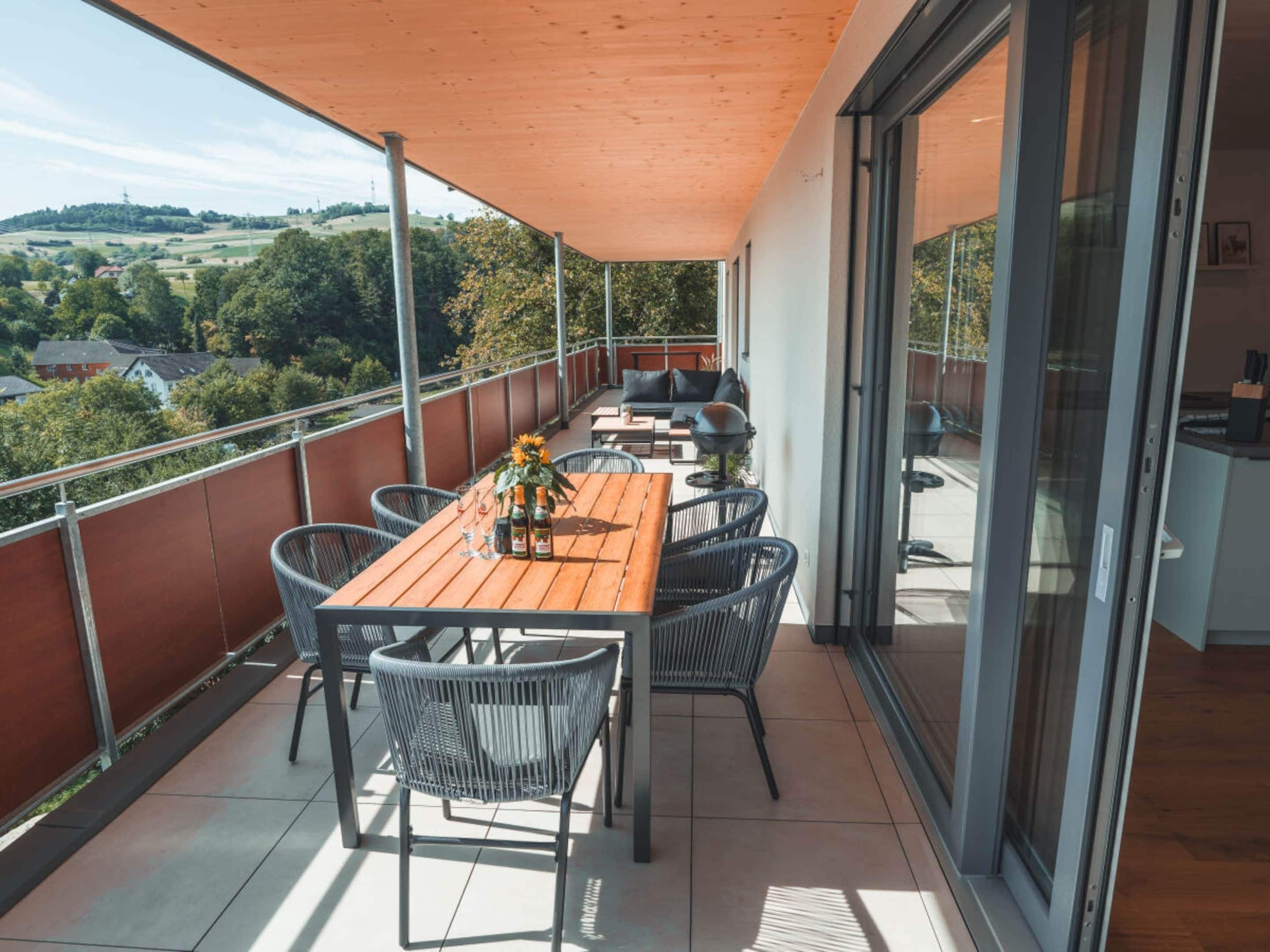 Rumah | Tempat makan outdoor