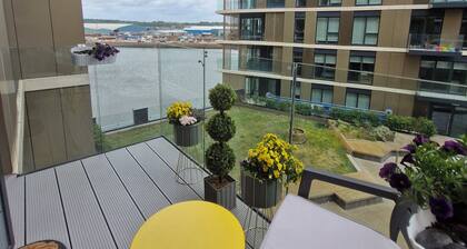 Modern, cosy, clean waterside Apartment to feel at home.