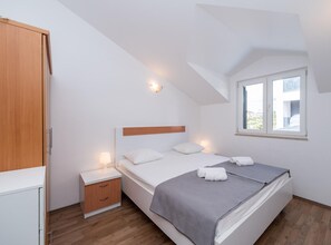 5 Schlafzimmer, Bügeleisen/Bügelbrett, Internetzugang, Bettwäsche