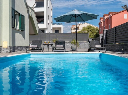 Villa S - Five Bedroom Villa with Private Pool