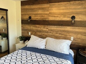 2 bedrooms, WiFi, bed sheets - Cozy 2-bedroom condo in charming heart of San Diego close to everything!!! (San Diego)