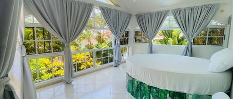 8 bedrooms, desk, iron/ironing board, WiFi