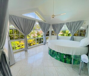 8 bedrooms, desk, iron/ironing board, WiFi
