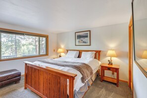 3 habitaciones, escritorio, acceso a internet y ropa de cama
