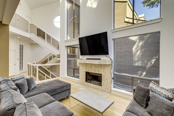 TV, fireplace - < 2 Mi to Galleria: Spacious Houston Home! (Houston)