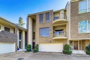 Exterior - < 2 Mi to Galleria: Spacious Houston Home! (Houston)