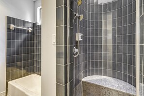 Hårføner og håndklær