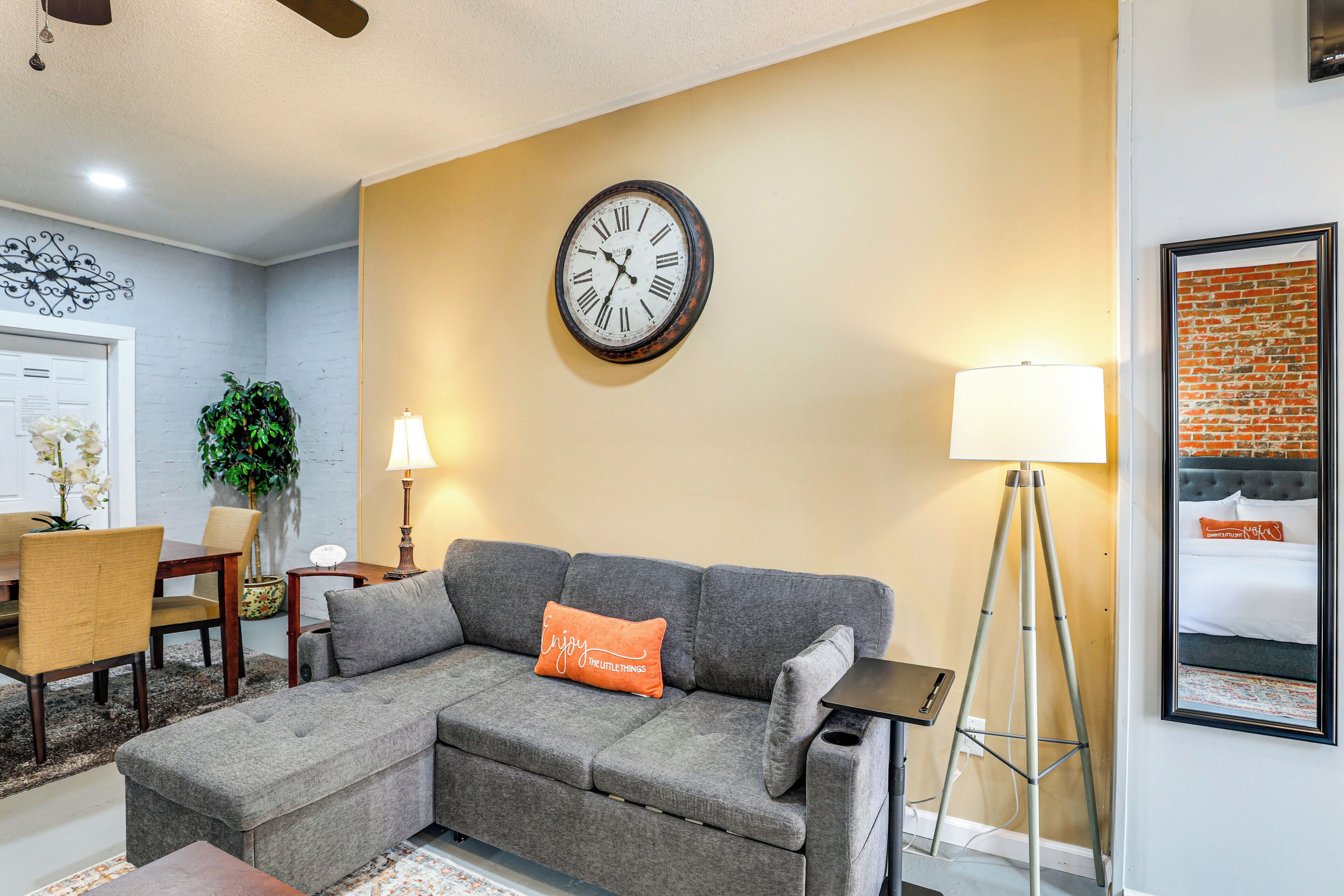 Backyard Oasis W/ Pool: Sunny Sumter Studio! - Sumter, SC