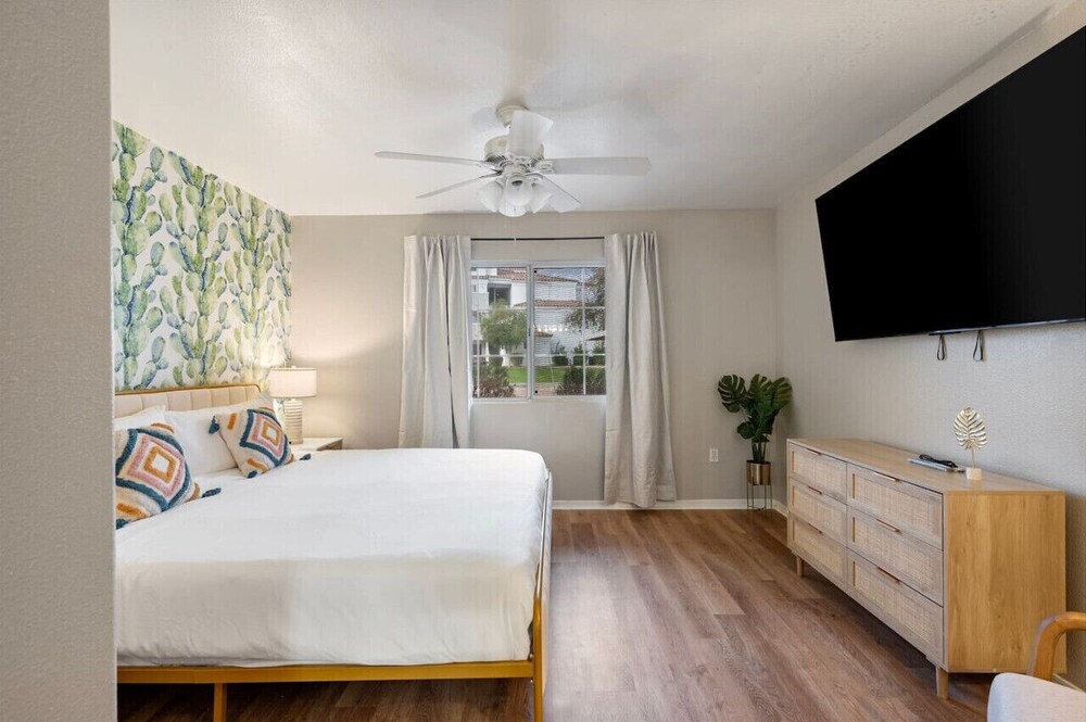 Luxury 2B2B Tempe Free Parking and Arcade! Tempe Vrbo