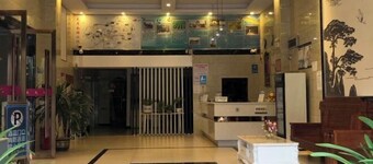 Q+ Nanxiong Xinhewan Business Hotel