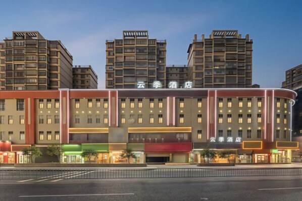 Unclassified image, 1 of 41, button - Yunji Hotel (Nanxiong)