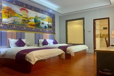 Q+ Nanxiong Xinhewan Business Hotel