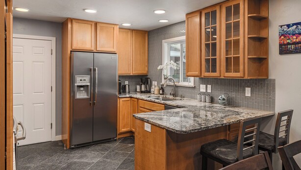 Private kitchen - Cozy City Stay - 3bdrm near Airport (Anchorage)