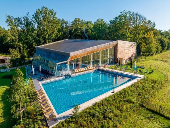 Huis | Zwembad | Een binnenzwembad, een buitenzwembad