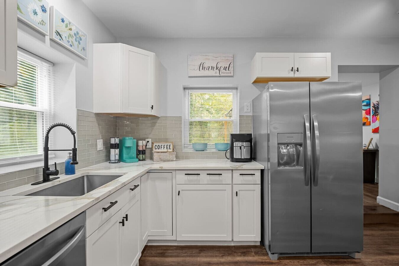 Kylskåp, mikrovågsugn, ugn och spishäll