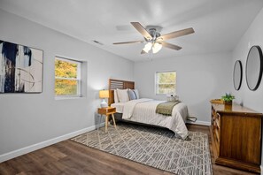 3 habitaciones, escritorio, tabla de planchar con plancha y wifi 