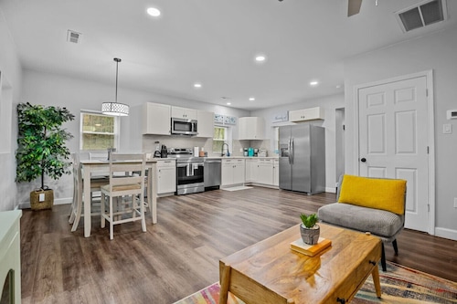 Urban Escape 3 Bed 2.5 Bath Near Wake Forest