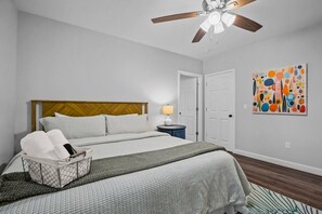 3 dormitoris, escriptori, planxa i posts de planxar i wifi 