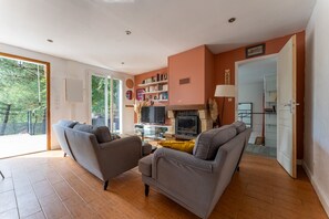 TV, fireplace, DVD player - Le Martinet - Maison avec piscine et jaccuzi (Robiac-Rochessadoule)