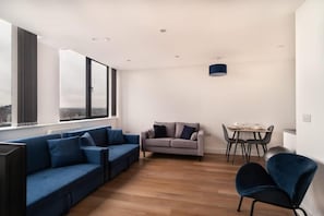 Interior detail - Snug 1BR Apt 4KTV Free Parking (Manchester)
