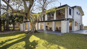 Exterior - Time to Drift, Time to Reset (BEACHMERE)