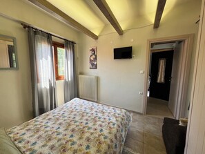 1 slaapkamer, een strijkplank/strijkijzer, gratis wifi, beddengoed