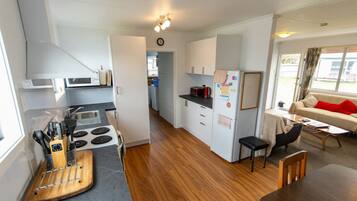 雪櫃、微波爐、焗爐、爐具