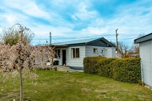 Exterior - Karen's - FREE WiFi, Twizel (Twizel)