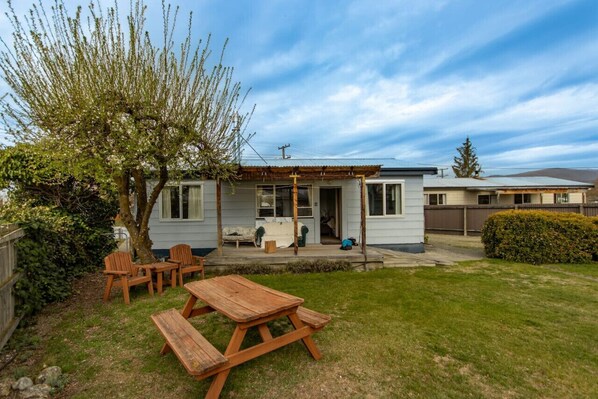 Exterior - Karen's - FREE WiFi, Twizel (Twizel)