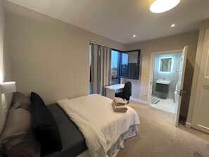 3 soverom, strykejern/-brett, wi-fi og sengetøy