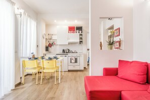 Interior - True Colors Vatican Home is a modern apartment near Metro A Cyprus (Roma)