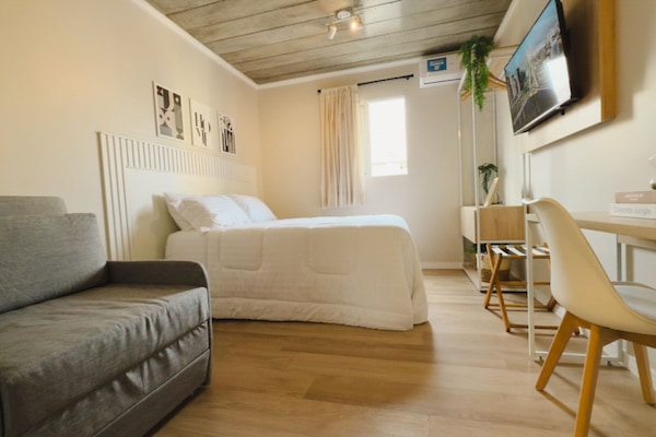 Superior Studio | Laptop workspace, free WiFi, bed sheets