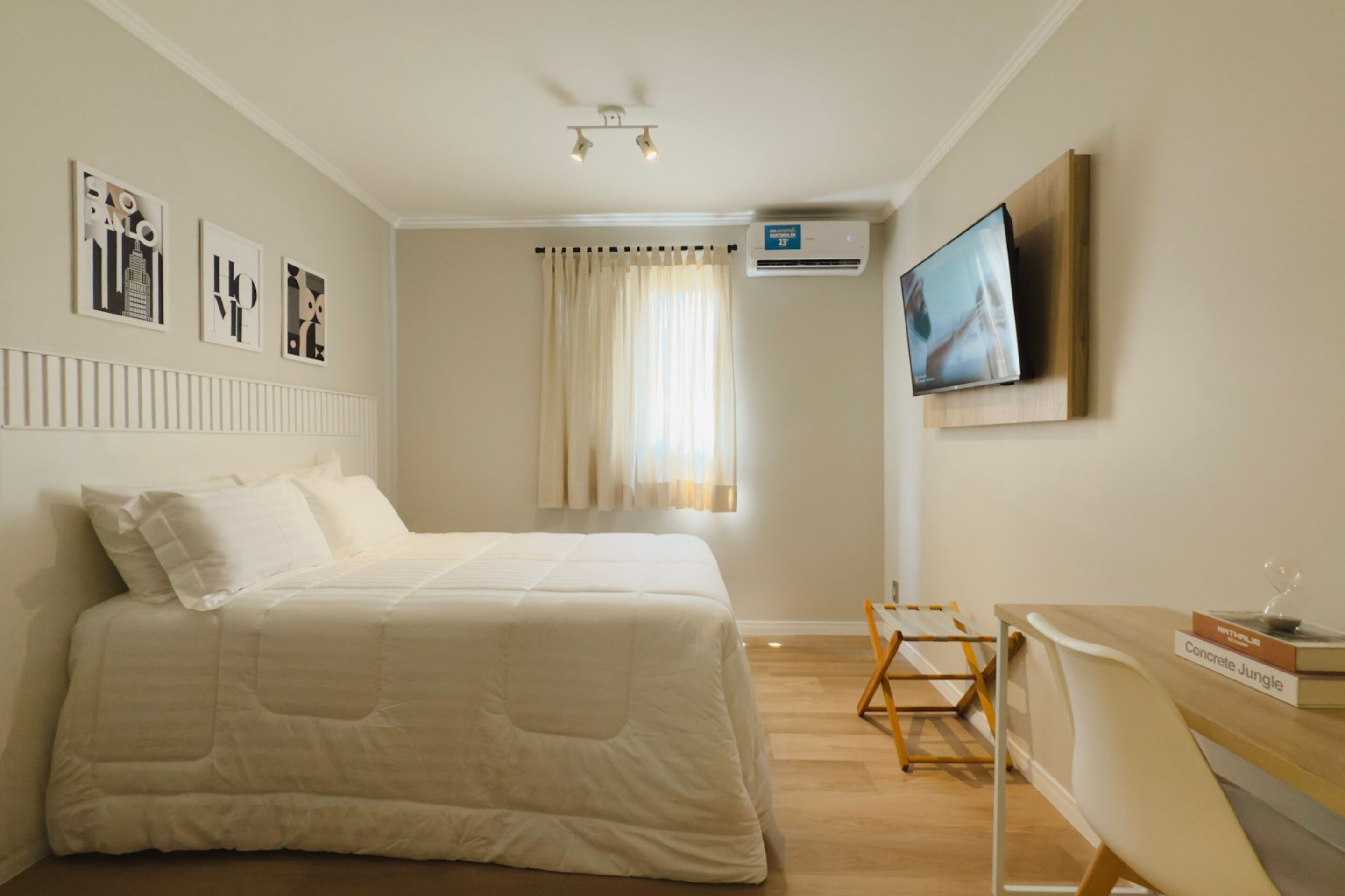 Espace de travail pour ordinateur portable, Wi-Fi gratuit, draps fournis