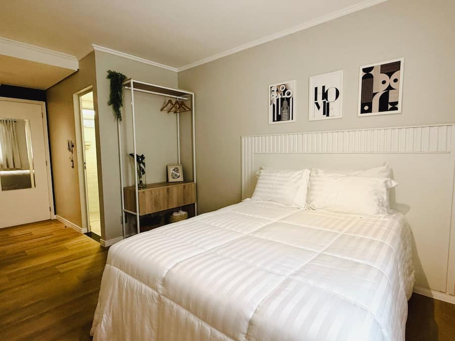 Standard Studio | Laptop workspace, free WiFi, bed sheets