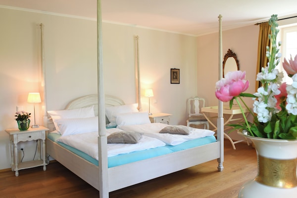 Classic Double Room | Individually decorated, individually furnished, iron/ironing board