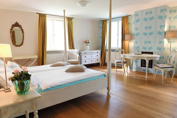 Classic Double Room | Individually decorated, individually furnished, iron/ironing board
