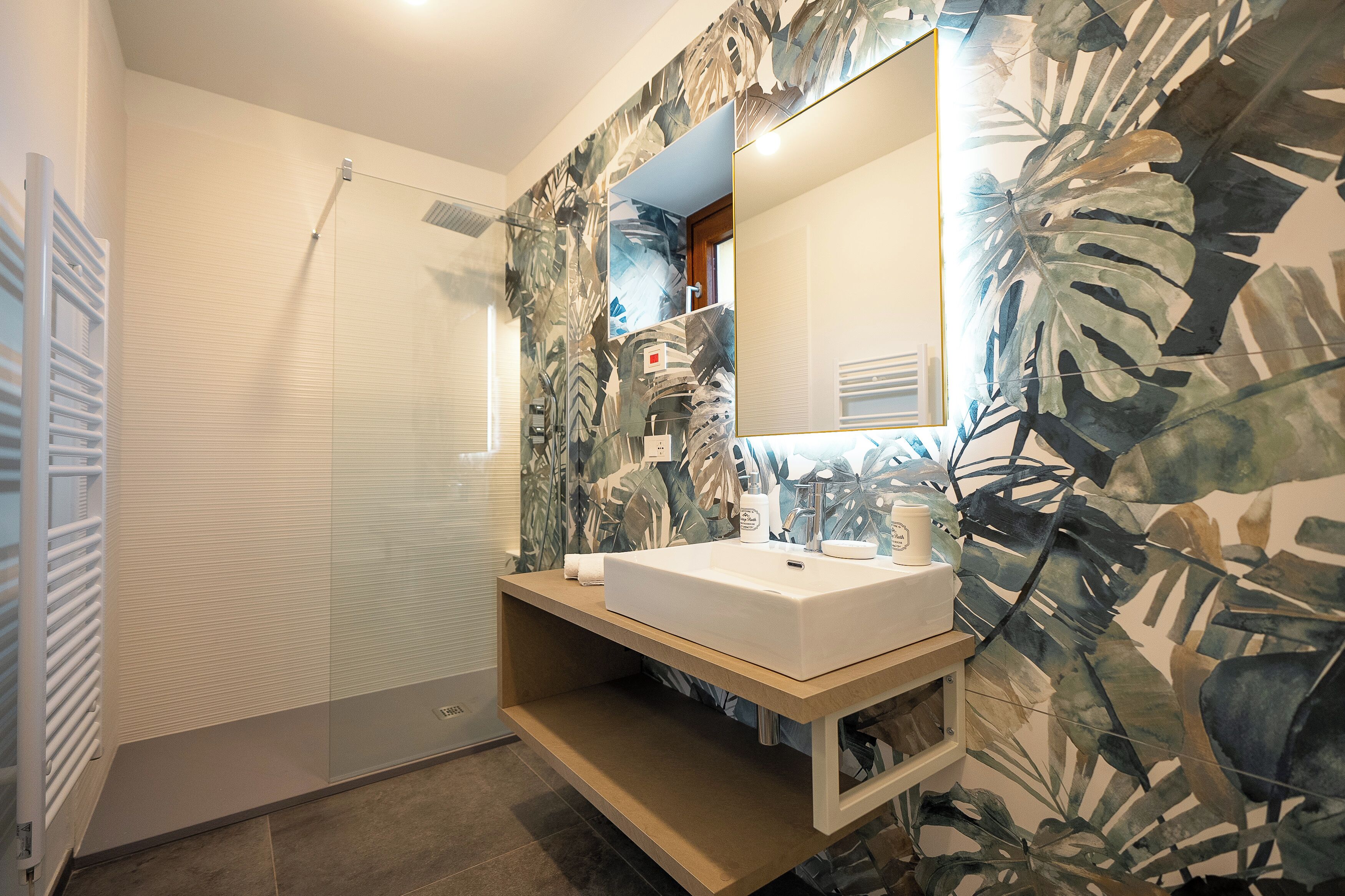 Dusche, Haartrockner, Bidet, Handtücher