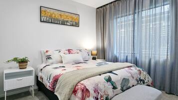 3 bedrooms, desk, iron/ironing board, travel crib