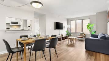 Comfort Apartment, 2 Bedrooms | In-room dining