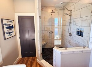 Shower, hair dryer, towels, soap - Eagles View Waterfront Luxury Retreat W/Outdoor Tub. On Columbia River Cathlamet (Cathlamet)