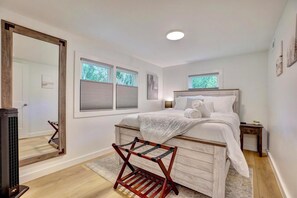 6 bedrooms, in-room safe, iron/ironing board, WiFi