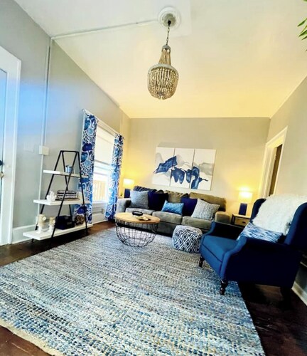 Aparthotel: Lopsy Blue -by Arena/Marshall/Hospital