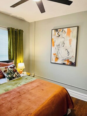 1 bedroom, desk, iron/ironing board, travel crib - Espresso Maker & Modern Decor by Arena, University, Hospitals (Huntington)