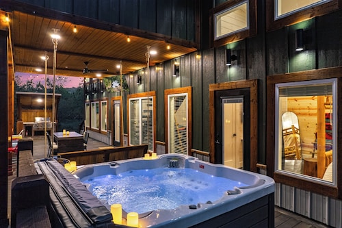 Navajo Rug-Creek/ Hot Tub/ Playground/ Firepit/ Swing Bed/ Grill/ Pet Friendly