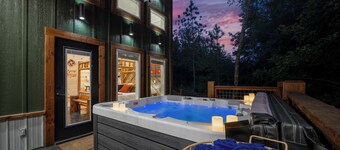 Navajo Rug-Creek/ Hot Tub/ Playground/ Firepit/ Swing Bed/ Grill/ Pet Friendly