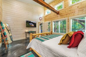 3 bedrooms, iron/ironing board, travel cot, free WiFi