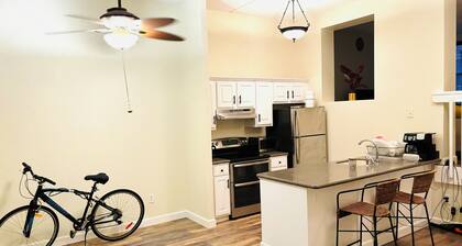 Charming room in a 2-bedroom townhome with AC, WiFi in fantastic central Boston